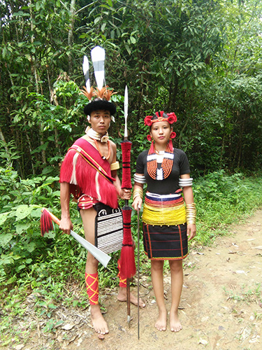 Boy-and-Girl-on-traditional-dress